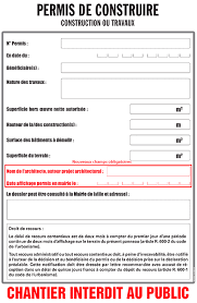 Permis de construire : le juge accepte un panneau d’affichage visible depuis une voie privée